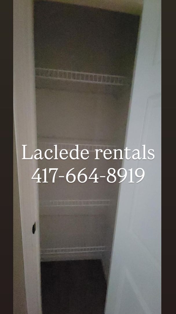 Building Photo - 3 Bedroom 2 Bath with an attached 2 Car Garage