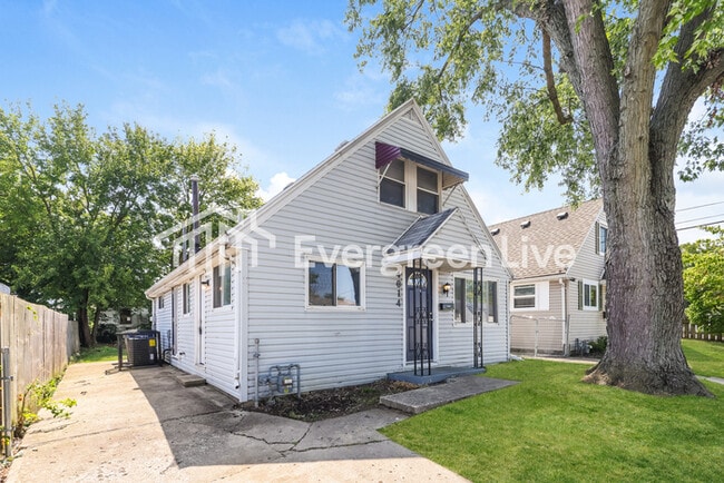 Building Photo - 4014 Woodcliffe Ave