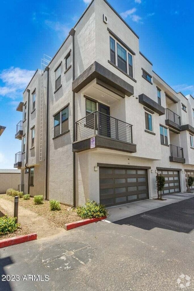 Building Photo - 2090 S Dorsey Ln
