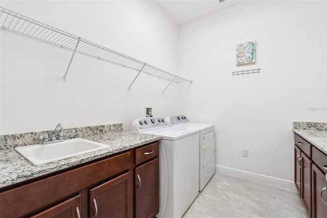 Building Photo - 2516 Yellow Brick Rd