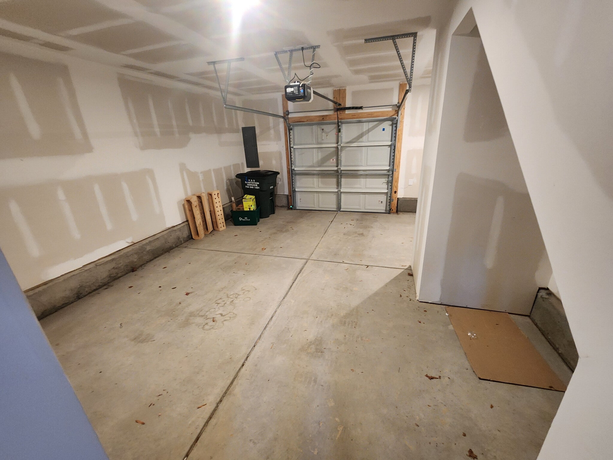 Building Photo - Room in Townhome on Levy Wy