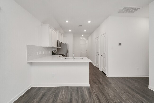 Building Photo - 15819 Kinlough Dr