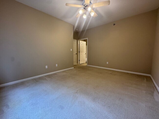 Building Photo - Spencers Crest Condominium