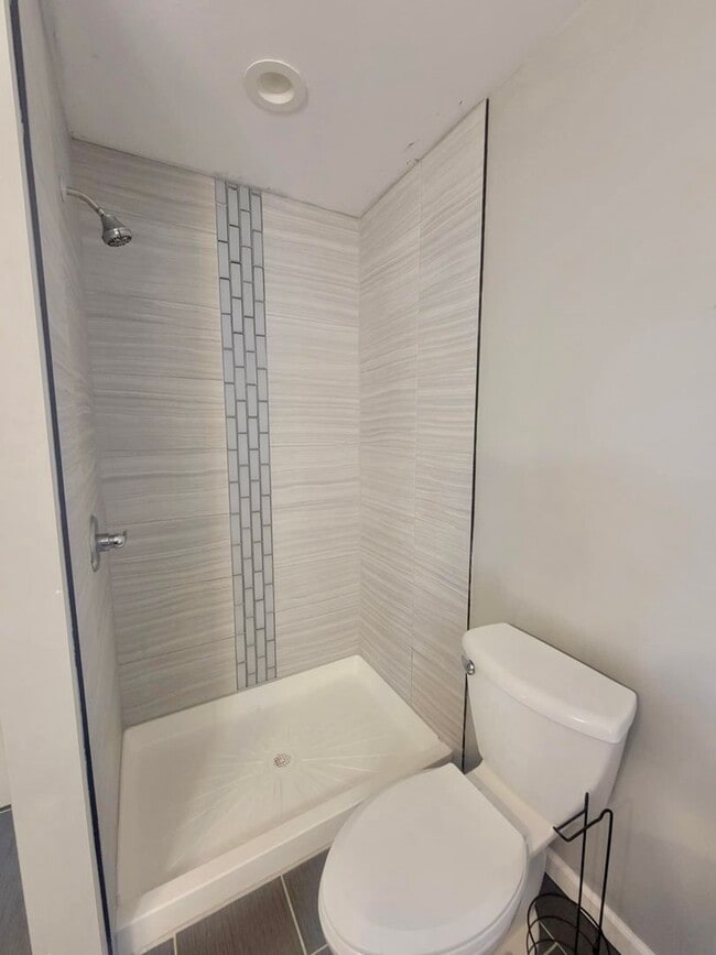 Building Photo - Bright, Modern, and Beautifully Updated 3 Bed + Loft, 2.5 Bath Home in the Heart of Hopkins, MN -...