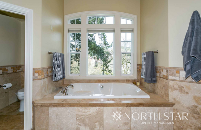 Building Photo - Stunning Home in Hidden Creek