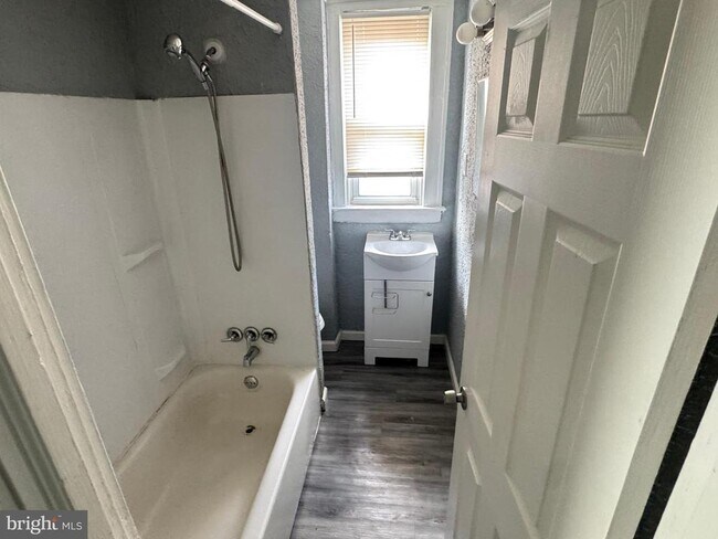 Building Photo - 3400 Elmley Ave