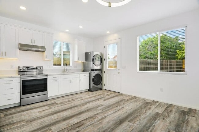 Building Photo - 2077 Grove Ave