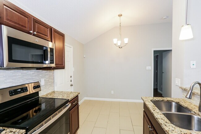 Building Photo - 327 Tioga Dr