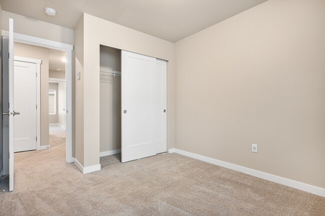 Building Photo - Kenmore Townhome | 4 Bed 3.5 Bath | $3,725