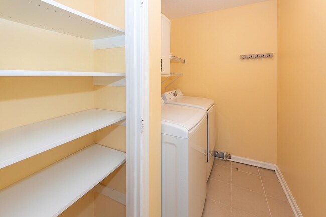 Building Photo - 3 Bedroom 2 Bath Home in Kings Grant - Sum...