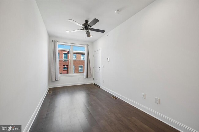 Building Photo - 3958 Mt Vernon St