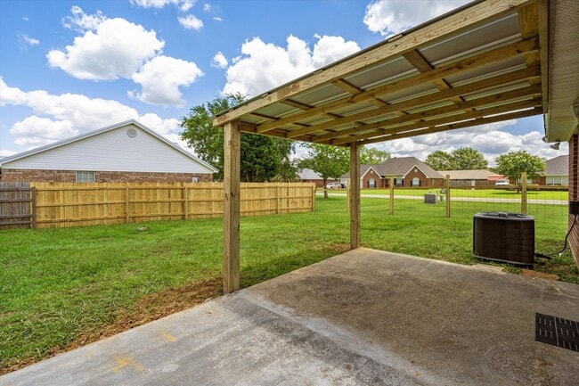 Building Photo - UPCOMING ON SILVERHILL AVE