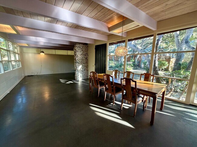 Building Photo - Unique 2 bedroom 2 bath home in Pacific Grove!