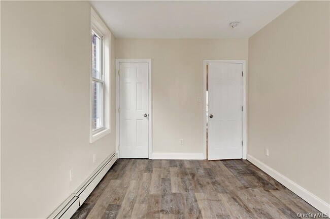 Building Photo - 3311 Bainbridge Ave