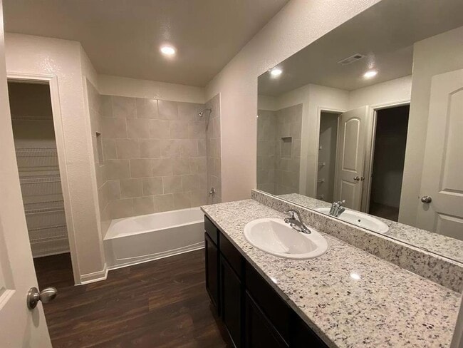 Building Photo - 213 Allington Cir