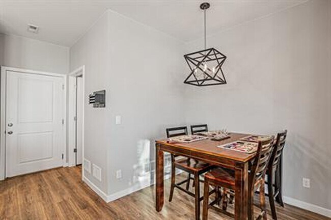 Building Photo - Modern 3 Bed/ 2.5 Bath Townhome in Sterling Ranch