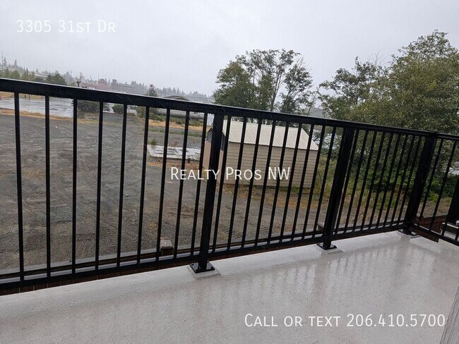 Building Photo - 3305 31st Dr