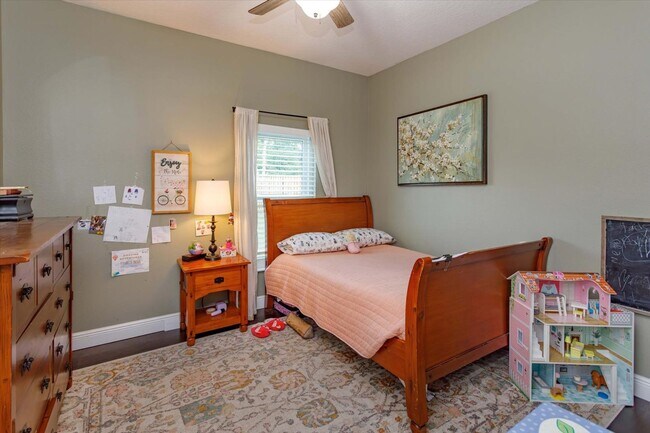 Building Photo - Beautifully Updated 4-Bedroom Pool Home in Winding Hollow