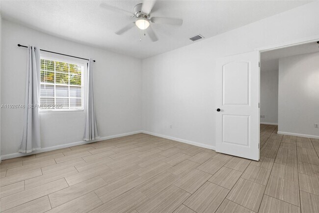 Building Photo - 521 NE 70th St