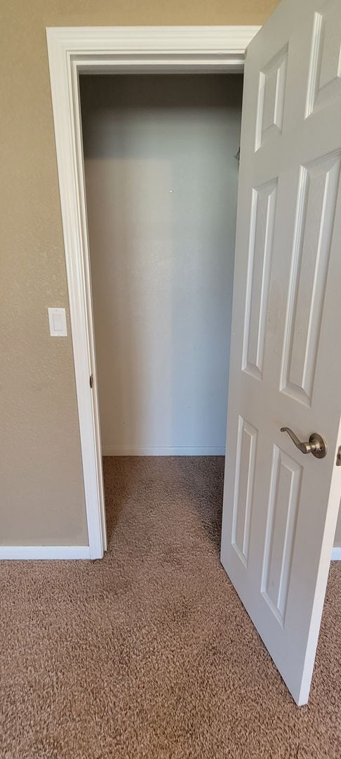 Building Photo - LARGE HOME WITH MANY UPDATES