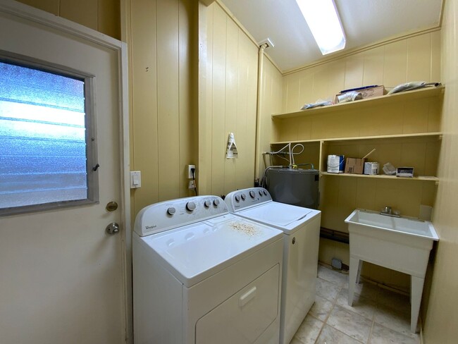 Building Photo - Single level, Single Family Home in Kailua