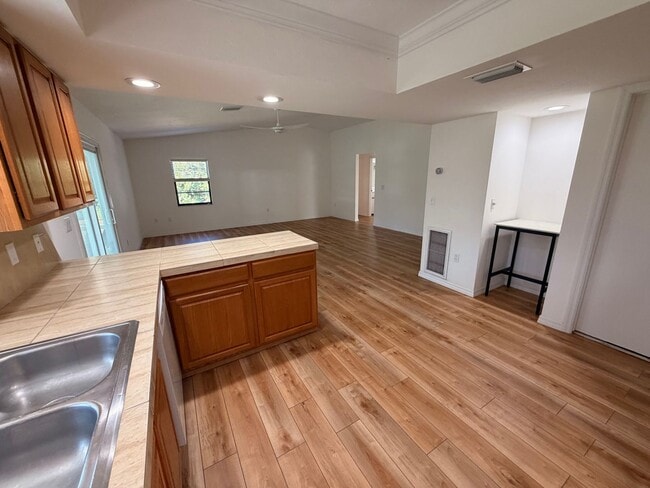 Building Photo - Highly sought after 2/2 in Gulf Gate