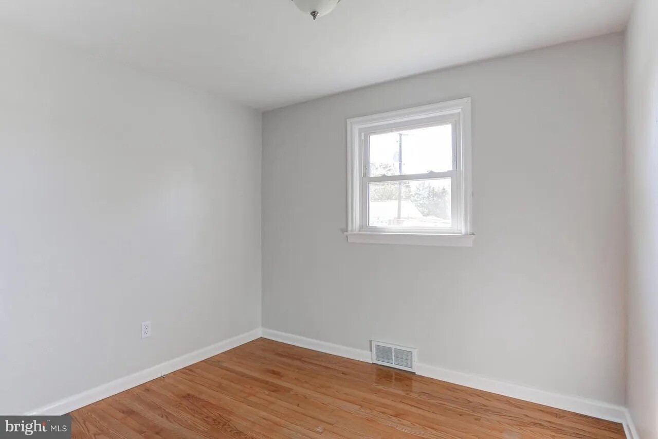 Bedroom 2 - 2360 Sycamore Rd