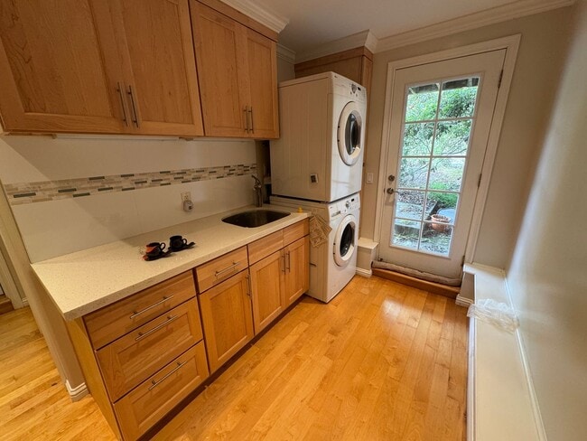 Building Photo - Single Family Home in Prime Sunset Location!