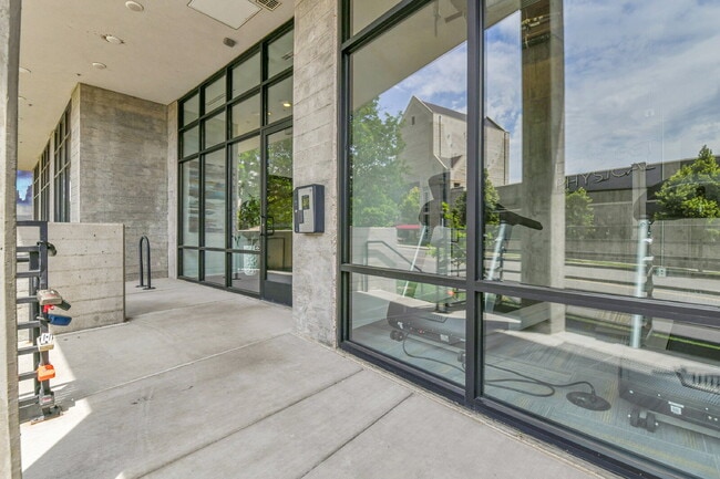 Building Photo - $1,895 - 1 Bed, 1 Bath Condo with In Unit ...