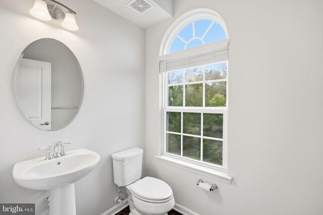 Building Photo - 3634 Briarwood Dr