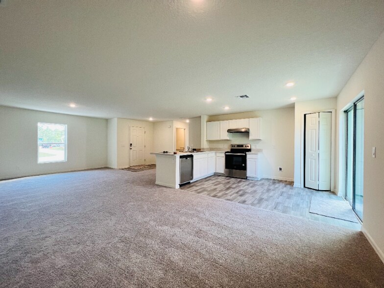 Building Photo - 1094 Harlingen Rd SW