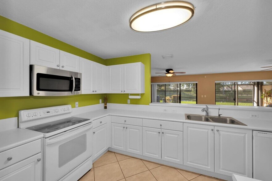 Building Photo - 9620 Alcazar Ln