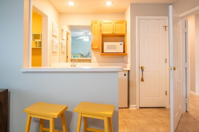 Building Photo - EFFICIENCY AVAILABLE LONG OR SHORT TERM @ MARSH WINDS IN ST JAMES PLANTATION