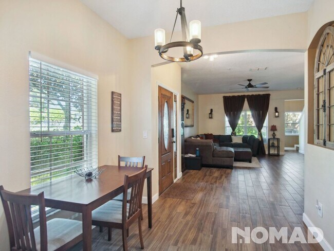 Building Photo - 3 Bedroom Townhome in Apopka