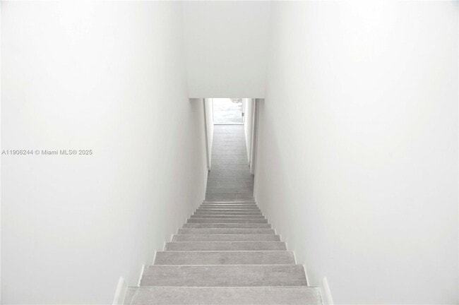 Building Photo - 1323 N Federal Hwy