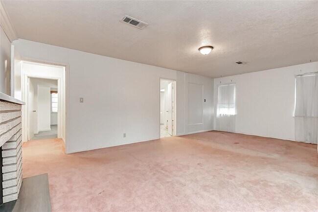Building Photo - 6831 Reed Rd