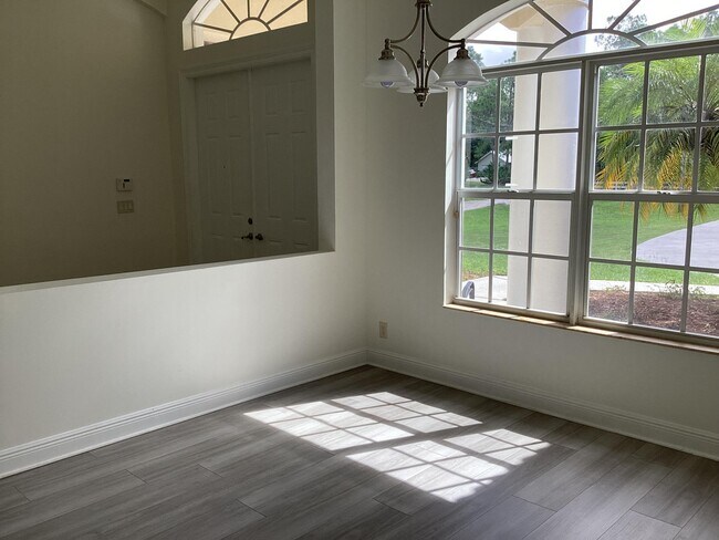 Building Photo - 17119 Alexander Run