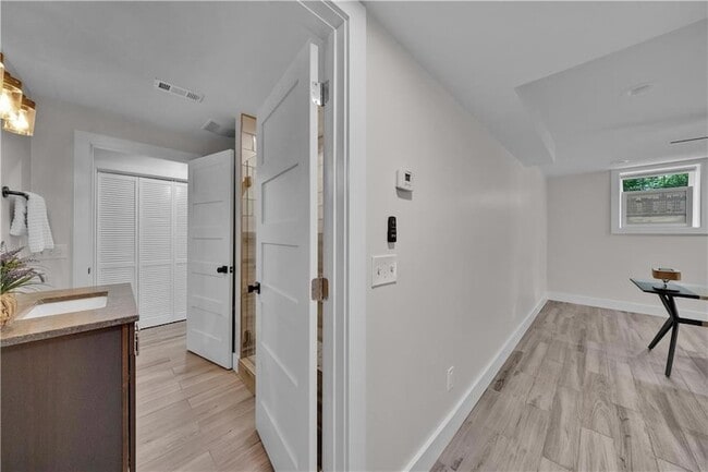 Building Photo - 225 Jayne Ellen Way