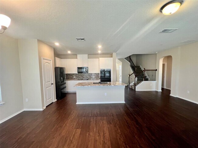 Building Photo - 5100 Lazy Ct Dr