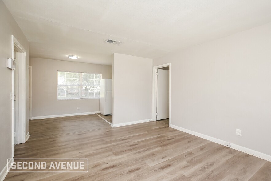 Building Photo - 3015 Lansdell Dr