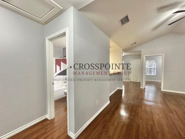 Building Photo - 3 Bedroom 2 Bath Duplex at Mansion Creek in Tyler! 1/2 OFF your first full month’s rent!