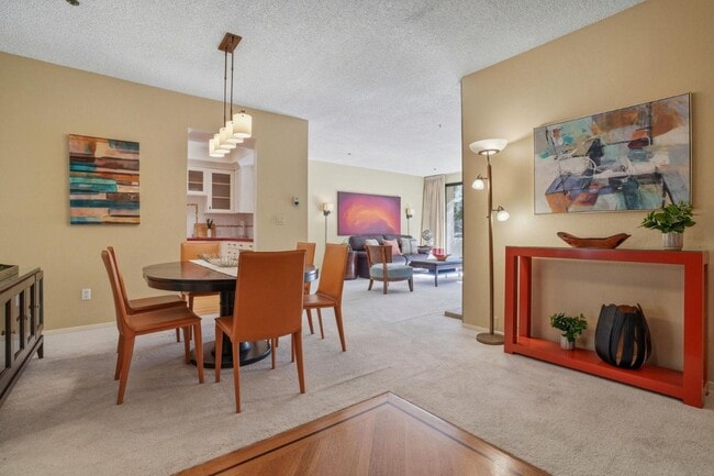 Building Photo - 525 Almer Rd