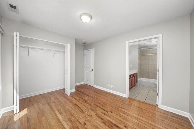 Building Photo - 3423 Ridgeland Ave