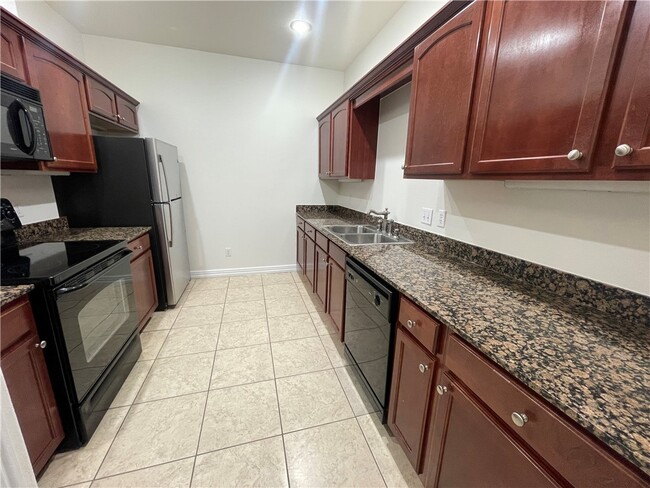 Building Photo - 2814 Vly W Ct