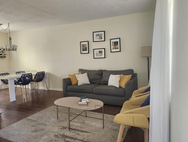 Building Photo - 11220 NE 11th Pl