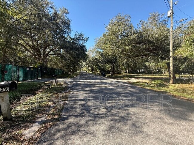 Building Photo - 18240 Lynbrook Rd