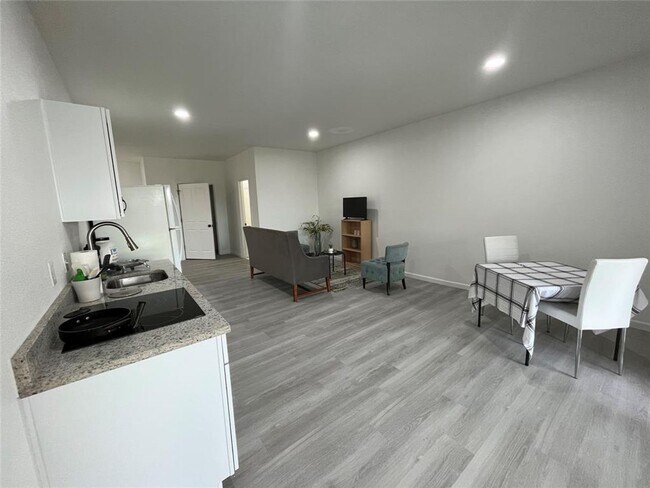 Building Photo - 428 Seawind St