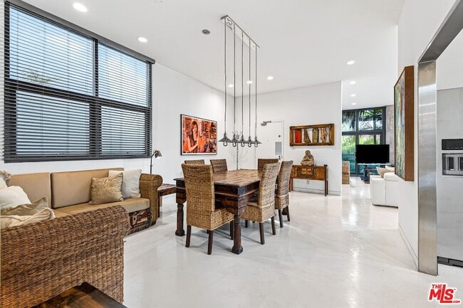 Building Photo - 11 Voyage St