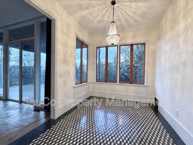 Building Photo - 1980 SW Terrace Dr