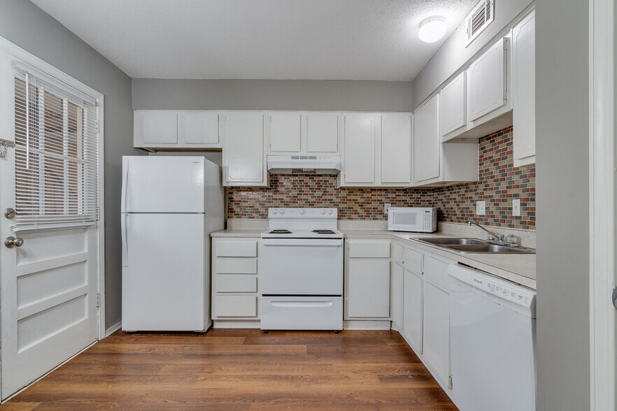 Building Photo - 3646 Spottswood Ave